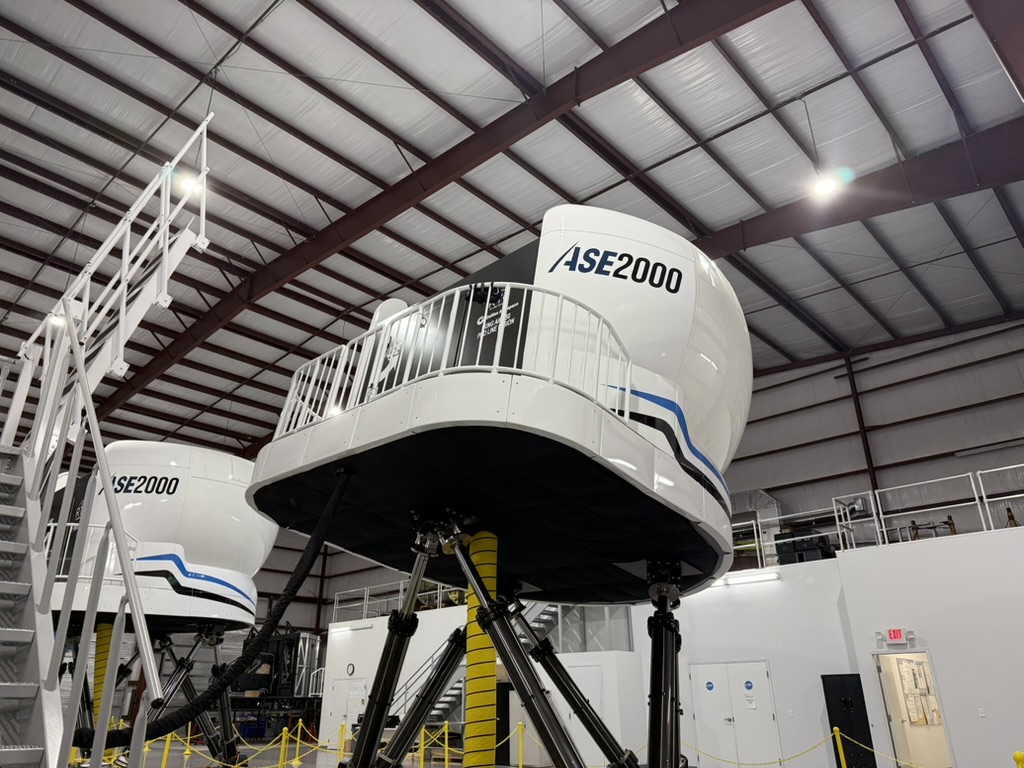ASE2000 full motion flight simulator
